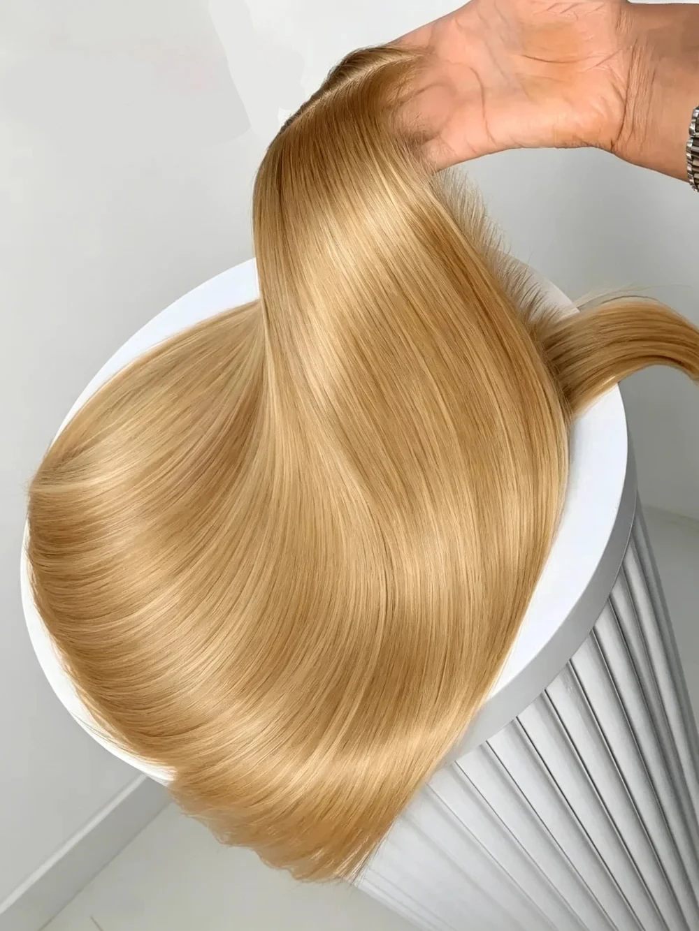 Perruque lisse blond miel