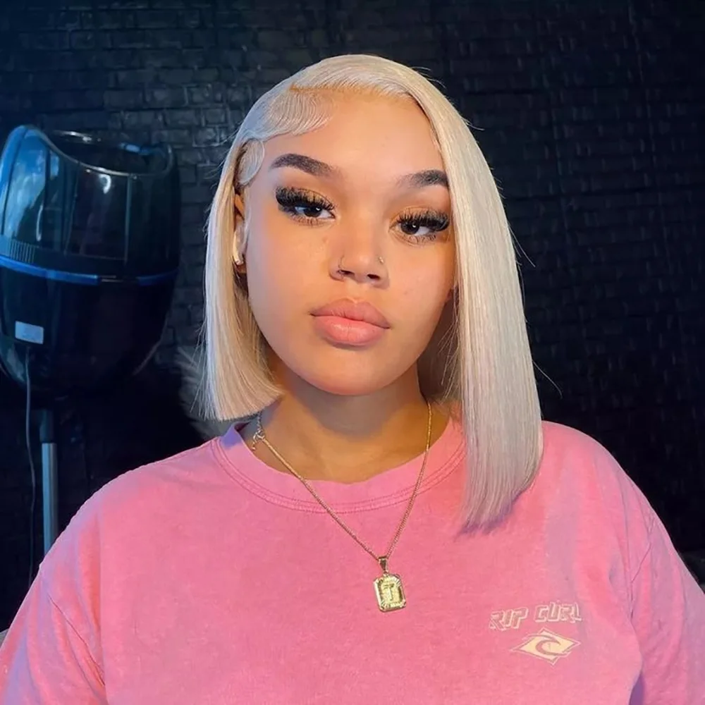 Perruque lisse carré court blond platine