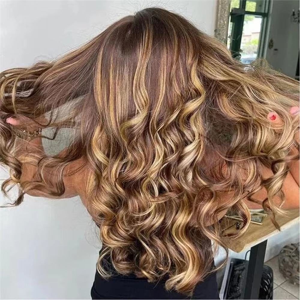Perruque ondulée balayage miel vue 4