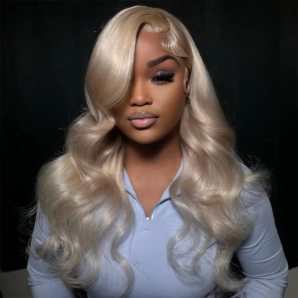 Perruque ondulée blond platine
